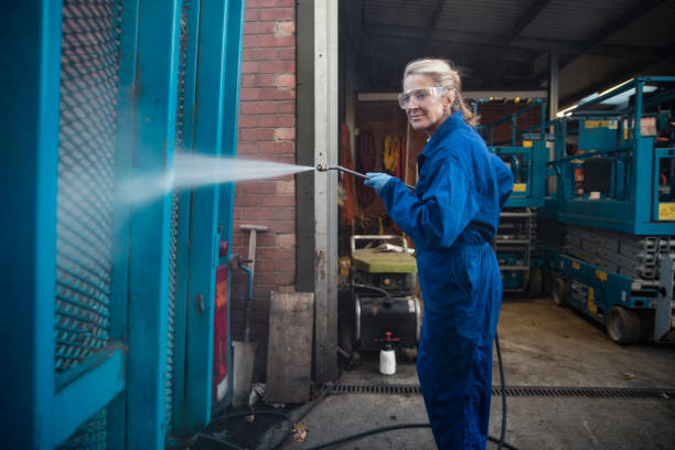 Best Best Pressure Washing Companies  in Iron River, MI